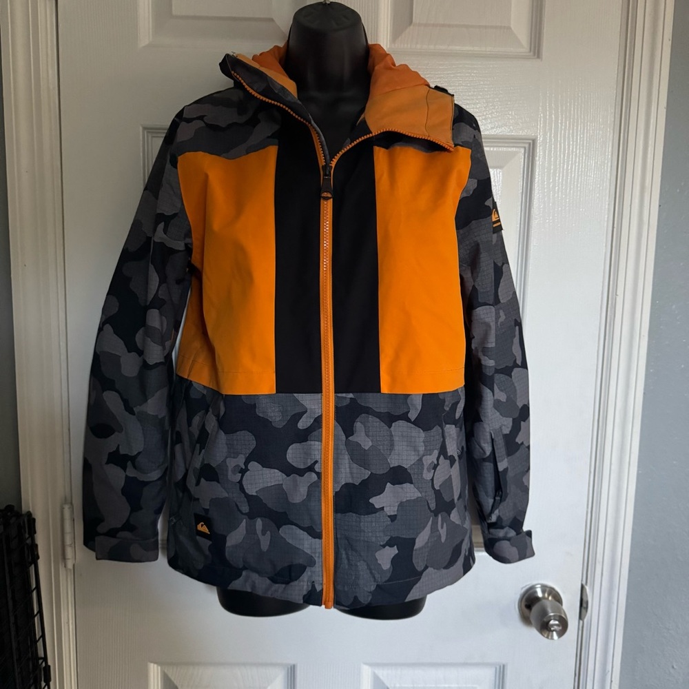 Quicksilver Camouflage and Orange Ski Jacket - size 14 youth
